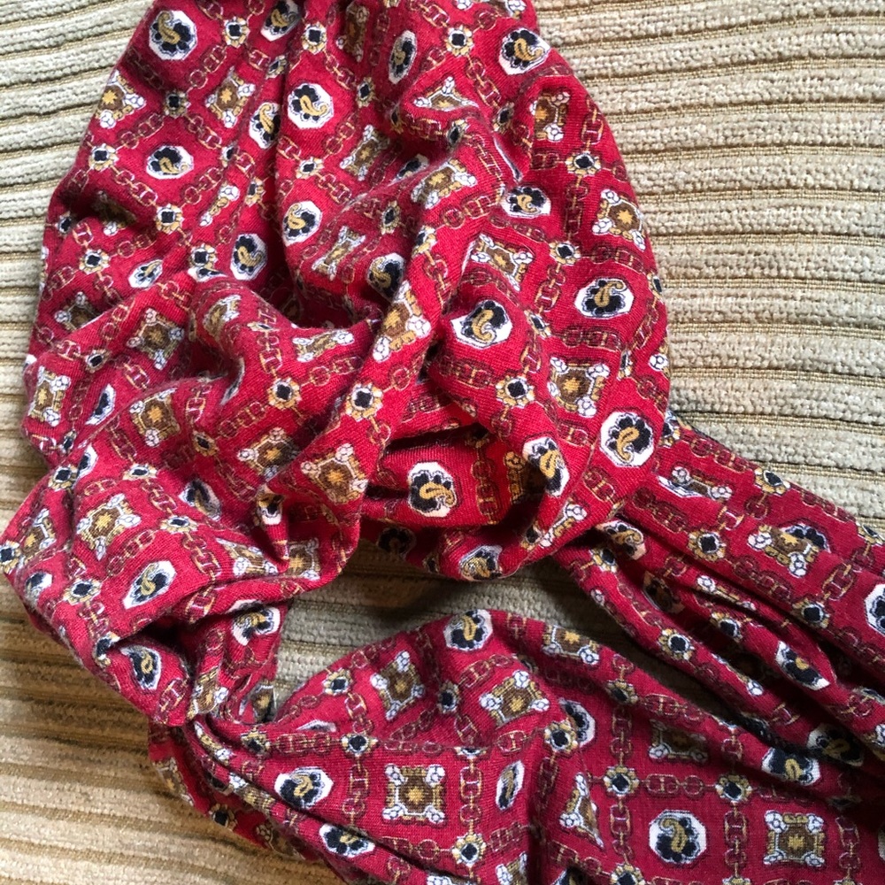 Pre tied  maroon bandana a